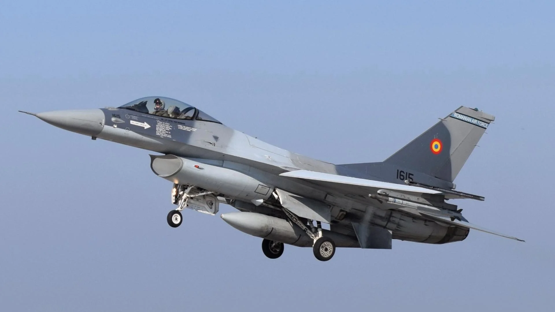 Derco Signs F-16 Repair Deal for Aerostar in Romania