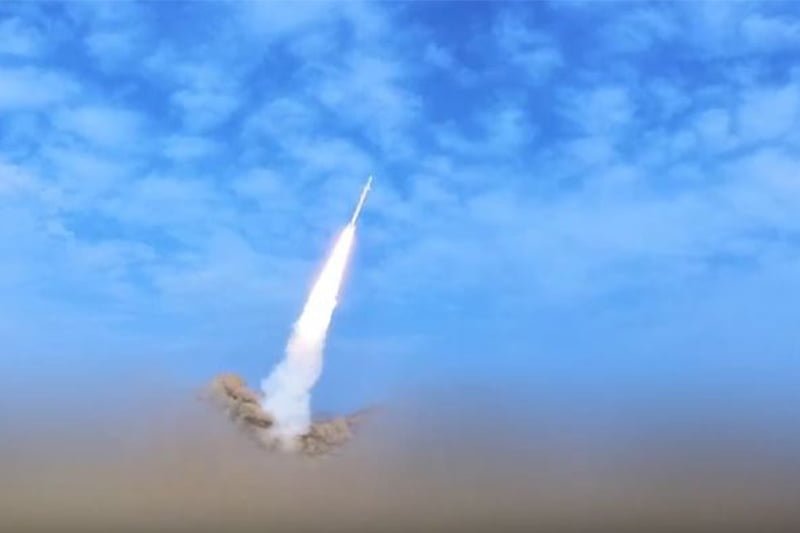 Houthis Announce First Launch of “Hatem-2” Hypersonic Missile