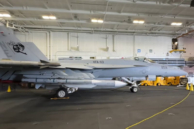 US Navy Unveils New Long-Range Air-to-Air Missile AIM-174B ...