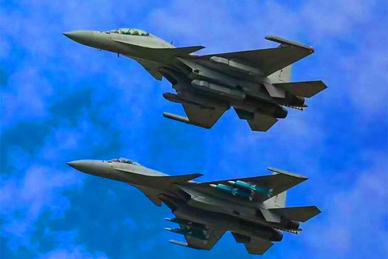 China’s J-15T and J-15D Debut Jointly at Zhuhai 2024