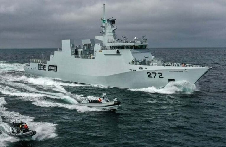 Pakistan Navy repels Indian Aircraft Carrier In Arabian Sea