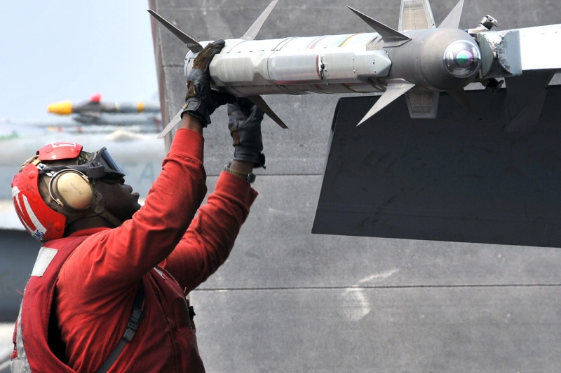 US Navy Awards $1.1B AIM-9X Missile Contract To Raytheon