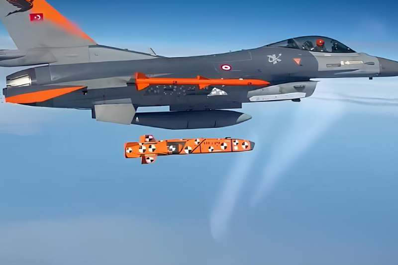 Turkiye's Test-Fires Indigenous SOM-J Cruise Missile Successfully
